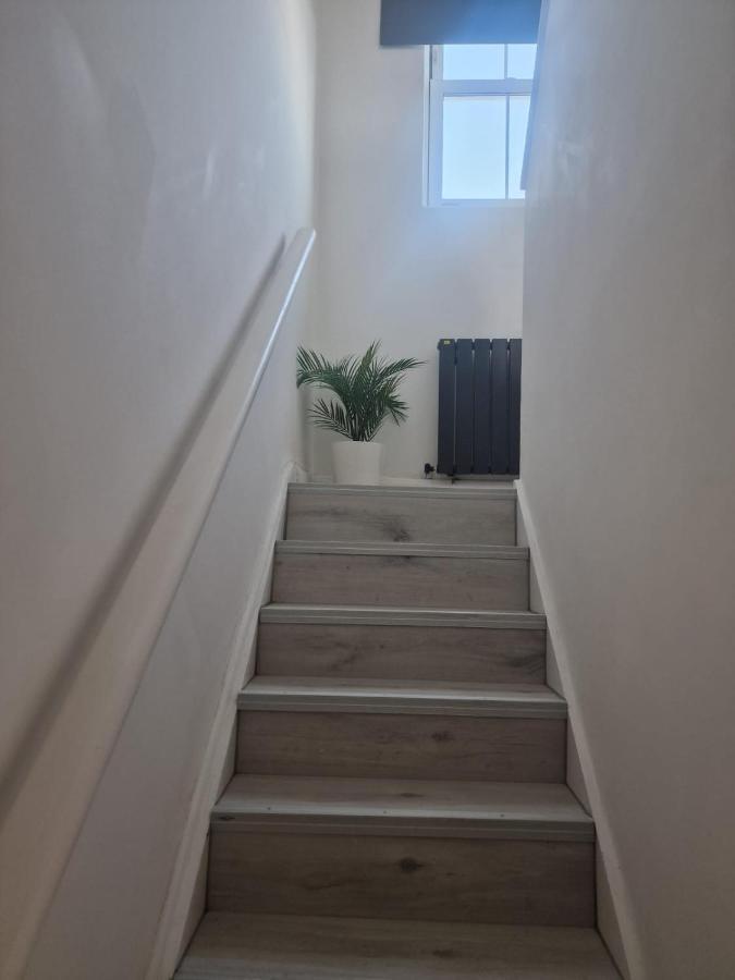 Collier'S Wood En-Suite Apartments London Exteriör bild