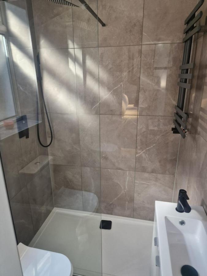 Collier'S Wood En-Suite Apartments London Exteriör bild
