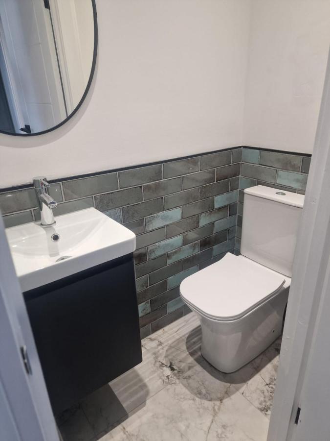 Collier'S Wood En-Suite Apartments London Exteriör bild